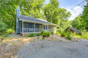 Maggie Valley Cottage with Hot Tub and Creek Access! Maggie Valley